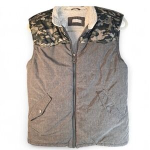 Offcorss Youth Vest Size 16 Gray Camo Puffer Top Sherpa Lining Front Pockets